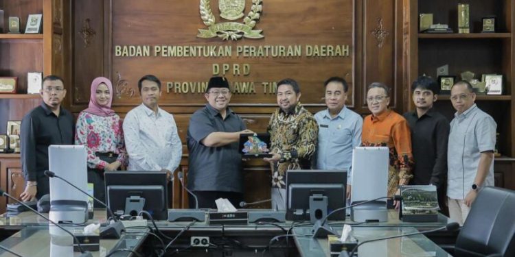 Pansus I DPRD Kalsel studi komparasi ke DPRD Jatim terkait Raperda tentang Pedoman Pembentukan Peraturan Daerah. (foto : istimewa)