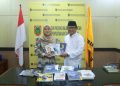 Prof Sutarto Hadi, Rektor ULM 2014-2022 Hibahkan Lebih dari 20 Buku untuk Perpustakaan Palnam