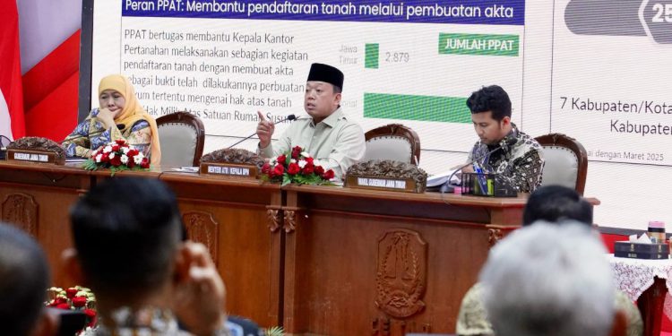 Menteri Nusron Wahid saat memberikan arahan pada Rakor) Penguatan Ekonomi Desa Jawa Timur, ia mengimbau kepada pemerintah daerah (Pemda) se-Jawa Timur terkait RDTR. (foto : istimewa)