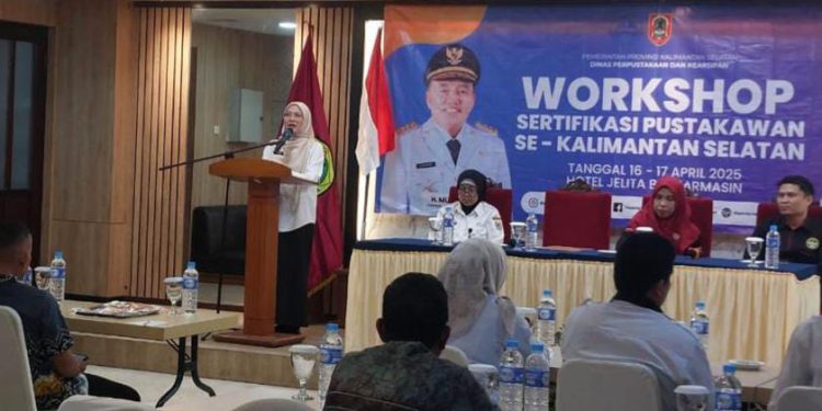 Dispersip Kalsel saat menggelar Workshop Sertifikasi Pustakawan se-Kalsel. (foto : istimewa)