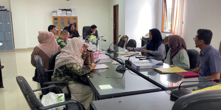 Komisi II DPRD Banjarmasin rapat bersama Perumda PALD Banjarmasin. (foto : sna/seputaran)