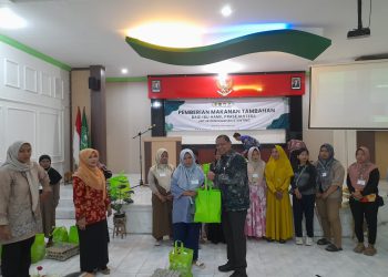 DWP Kemenag Banjarmasin Berikan Makanan Tambahan untuk 15 Ibu Hamil Prasejahtera