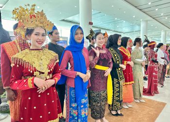 Rayakan Hari Kartini, Bandara Syamsudin Noor Gelar Parade Baju Adat