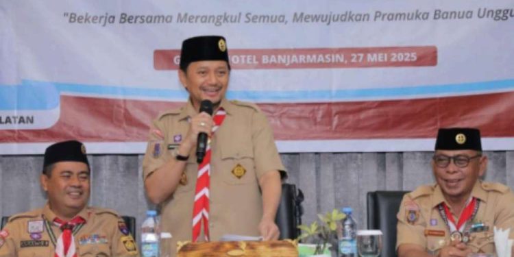 Ketua Kwarda Pramuka Kalsel H Hasnuryadi Sulaiman (Wagub Kalsel) saat memberikan arahan dan motivasi di sela Musdalub Pramuka Kalsel. (foto : Adpim Kalsel)