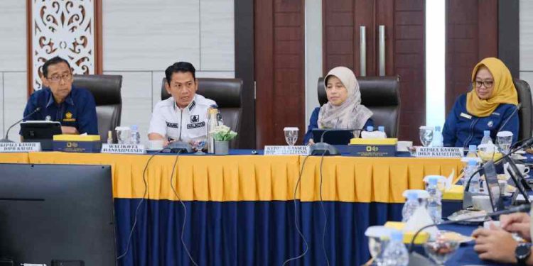 Walikota Banjarmasin HM Yamin saat hadiri kegiatan Assets Liabilities Committee (ALCo) di Aula Barito, DJP Kalselteng. (foto : Humas DJP Kalselteng)