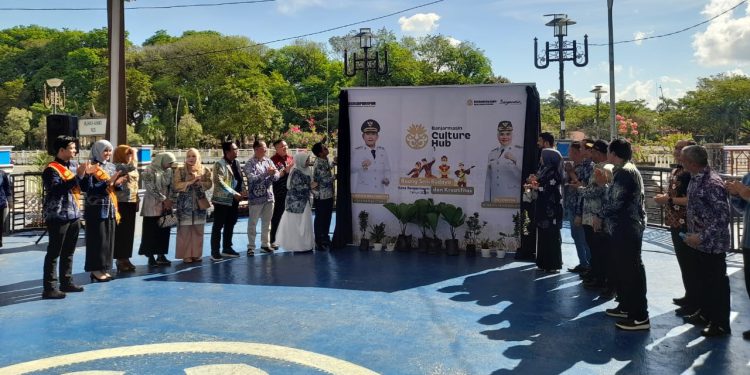 Walikota Banjarmasin HM Yamin saat meresmikan perubahan nama Rumah Anno menjadi Banjarmasin Culture Hub. (foto : shn/seputaran)