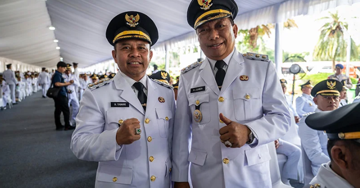 Bupati dan Wakil Bupati Tapin H Yamani - H Juanda foto bersama di sela pelantikan. (foto : istimewa)