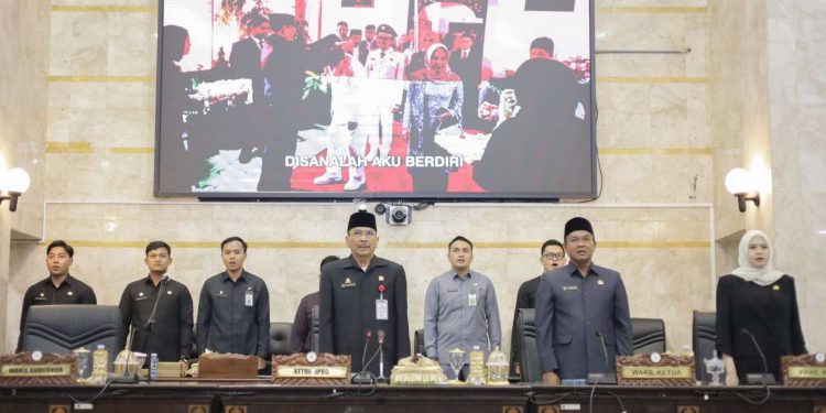 Ketua DPRD Provinsi Kalsel, Dr. H. Supian HK, S.H., M.H., pimpin Rapat Paripurna ke-9 Masa Sidang Pertama Tahun 2025. (foto : istimewa)