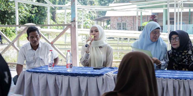 Wakil Ketua DPRD Kalsel Desy Oktavia Sari, menggelar Sosialisasi Peraturan Daerah (Sosper). (foto : istimewa)