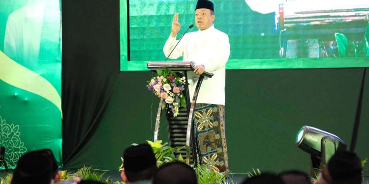 Menteri Nusron Wahid saat sambutan pada Tasyakur Harjad ke-72 sekaligus Mukernas XV Nahdlatul Wathan di Mataram, NTB. (foto : Biro Humas ATR/BPN)