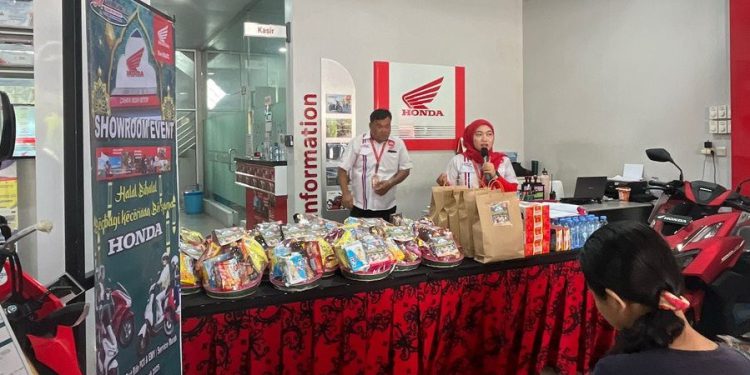 Dealer Cahaya Indah Motor (CIM) menggelar kegiatan sosial bertajuk “Halal Bihalal – Berbagi Keceriaan Bersama Honda”. (foto : istimewa)