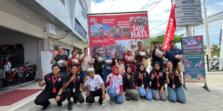 Pihak Dealer Trio Motor Tanjung foto bersama peserta Modern Dance Competition. (foto : istimewa)