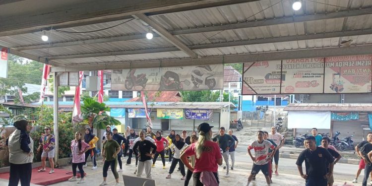 Trio Motor Kotabaru menggelar kegiatan Senam Bersama Masyarakat di halaman Dealer, akhir pekan lalu. (foto : istimewa)