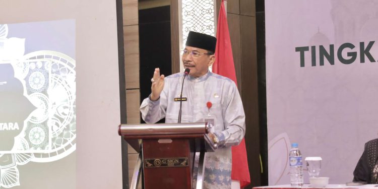 Ketua DPRD Kalsel H Supian HK sambutan pembukaan TC para Kafilah MTQ HSU. (foto : istimewa)
