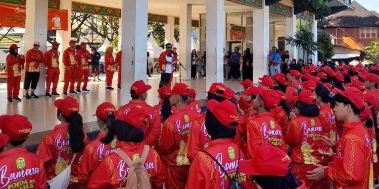 Walikota Banjarmasin HM Yamin saat memberikan motivasi untuk altet Banjarmasin yang berlaga di Popda Kalsel 2025. (foto : shn/seputaran)