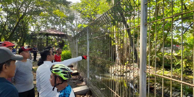 Walikota Banjarmasin HM Yamin saat meninjau KBM Jahri Saleh. (foto : shn/seputaran)