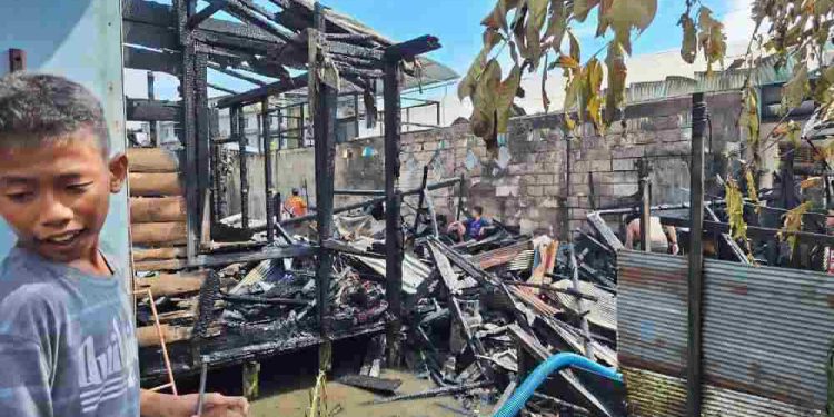 Rumah warga tinggal puing akibat musibah kebakaran. (foto : shn/seputaran)