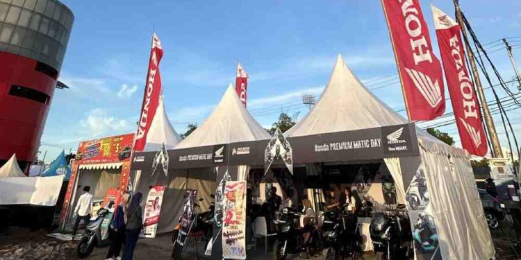 PT Trio Motor kembali menggelar event otomotif bergengsi, Honda Premium Matic Day, kali ini menyapa masyarakat Palangkaraya di Halaman Gor Serbaguna. (foto : istimewa)
