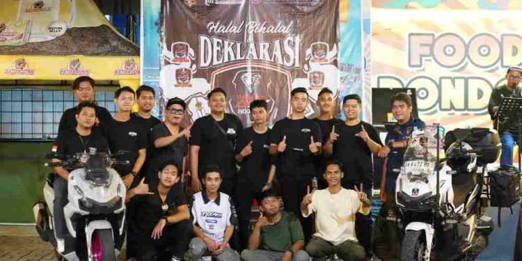 Dalam suasana yang hangat dan penuh kekeluargaan, para pecinta sepeda motor Honda ADV secara resmi mendeklarasikan terbentuknya komunitas Honda ADV Banjarbaru Raya Chapter. (foto : istimewa)