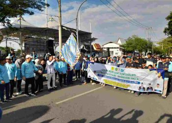 Momen Tahun Baru Islam, Ribuan Ustad dan Ustadzah Jalan Sehat