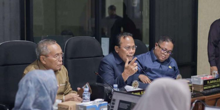 Pansus II DPRD Kalsel rapat kerja membahas Raperda tentang Penyelenggaraan Pangan. (foto : istimewa)
