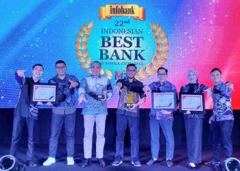 Lima Tahun Berturut-turut, Bank Kalsel Raih Golden Trophy dari Infobank-MRI 