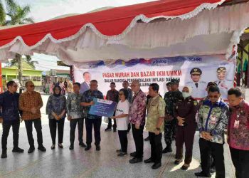 Wamen UMKM Serahkan KUR Bank Kalsel untuk Pelaku UMKM di Banjarmasin