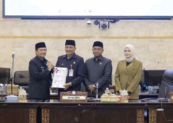 Wagub Serahkan KUPA dan PPAS 2025, Ketua Dewan : Dibahas Lebih Cepat Lebih Baik