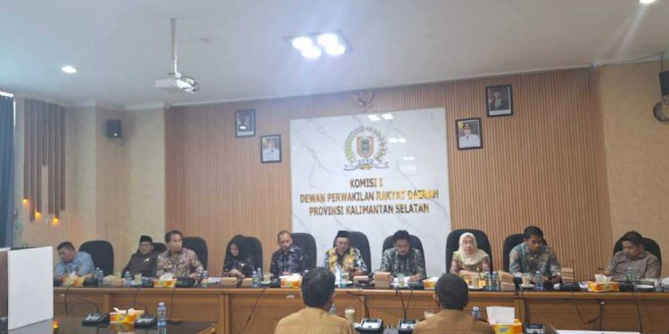 Komisi I DPRD Kalsel menyelesaikan tahapan uji kepatutan dan kelayakan terhadap calon anggota KPID Kalsel periode 2024–2027. (foto : istimewa)