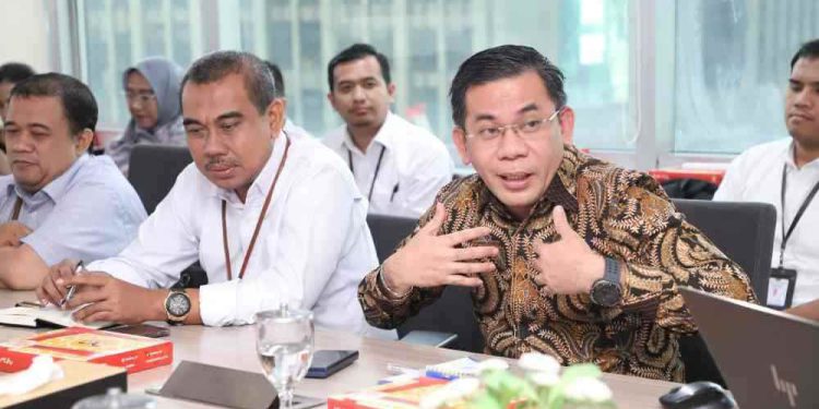 Kepala Biro Hubungan Masyarakat dan Protokol Kementerian ATR/BPN Harison Mocodompis menghadiri Rapat Koordinasi dengan Kemenko IPK di Jakarta. (foto : Humas ATR/BPN)
