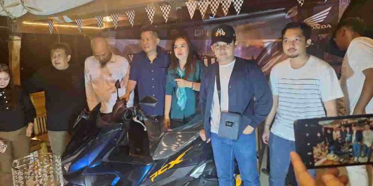 PT Trio Motor, Main Dealer Honda untuk wilayah Kalselteng resmi meluncurkan Honda PCX 160 edisi spesial dengan warna “Borneo Midnight Blue”. (foto : istimewa)