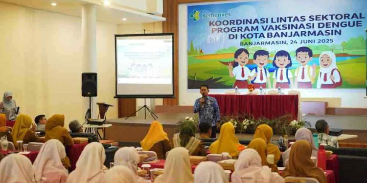 Walikota Banjarmasin HM Yamin membuka Rapat Koordinasi Lintas Sektoral Program Vaksinasi Dengue di Hotel 88, Banjarmasin. (foto : shn/seputaran)