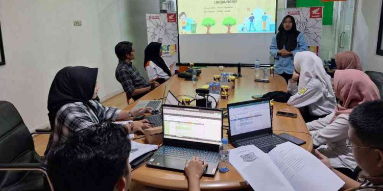 PT Trio Motor selaku Main Dealer Honda untuk wilayah Kalseltenf kembali menghadirkan ruang inspirasi bagi generasi muda melalui ajang AHM Best Student (AHMBS) 2025. (foto : istimewa)