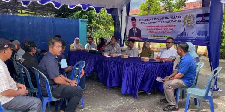 Eddy Junaidi saat melaksanakan kegiatan reses di Jalan Dahlia Kebun Sayur. (foto : sna/seputaran)
