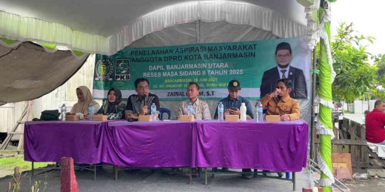 Anggota DPRD Banjarmasin Zainal Hakim saat reses. (foto : sna/seputaran)
