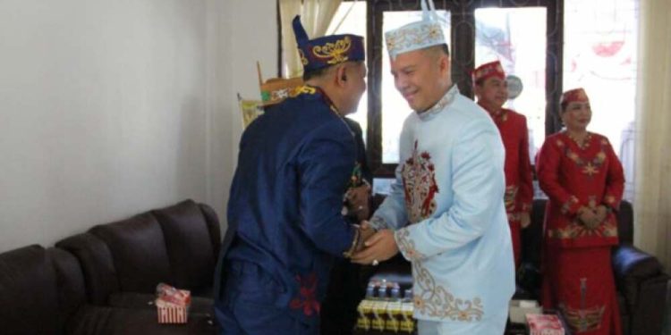 Bupati Barsel Eddy Raya Samsuri saat hadir di Harjad Gumas. (foto : istimewa)