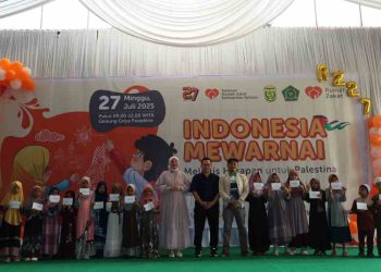 Indonesia Mewarnai, UPZ Bank Kalsel Serahkan Santunan kepada 100 Anak Yatim dan Dhuafa