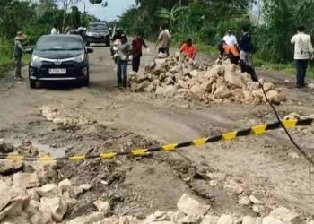 Wabup Barsel Koordinasikan Perbaikan Kerusakan Jalan Nasional di Desa Pararapak