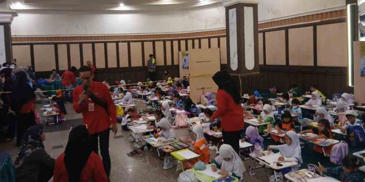 Anak-anak peserta ajang kreativitas tampak antusias mengikuti berbagai lomba. (foto : shn/seputaran)