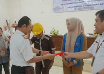 Dinas PUPR Barsel Beri Pelatihan dan SKK Siswa SMKN 3 Buntok