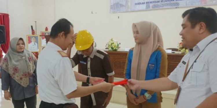 Pelatihan dan SKK bagi siswa SMK Negeri 3 Buntok digelar Aula Kantor Baperinda. (foto : istimewa)