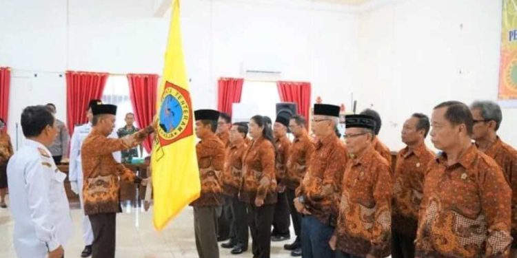Asisten Administrasi Umum Barsel Mirwansyah saat pengukuhan PWRI Barsel masa bakti 2024-2029. (foto : istimewa)