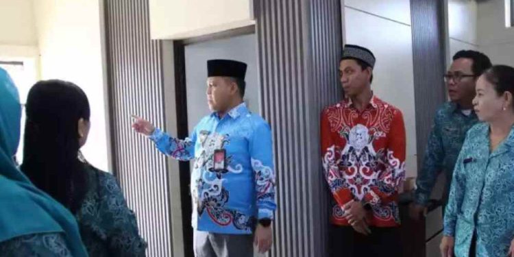 Pj Bupati Barsel H Deddy Winarwan saat peresmian Aula TP PKK Barsel. (foto : istimewa)