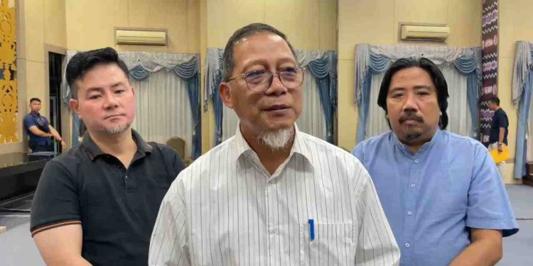 Dewas Perumda Pasar Baiman, Edy Wibowo saat diwawancarai bersama Ketua Komisi II DPRD Banjarmasin HM Faisal Hariyadi. (foto : sna/smr)