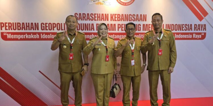Bupati Barsel Eddy Raya Samsuri menghadiri Sarasehan Kebangsaan Geopolitik Dunia. (foto : istimewa)