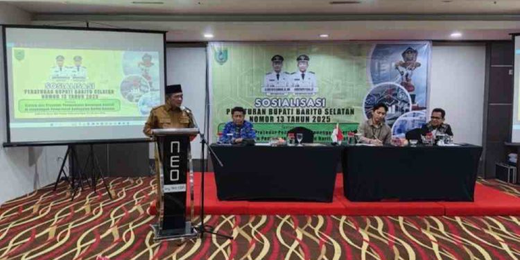 Wabup Barsel Khristianto Yudha saat membuka sosialisasi Perbub. (foto : istimewa)