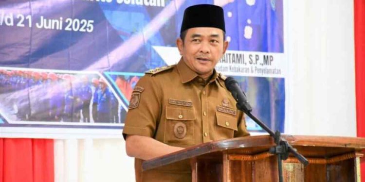Wabup Barsel Khristianto Yudha membuka kegiatan Pengenalan dan Latihan Dasar Pemadam Kebakaran dan Penyelamatan Tahun 2025. (foto : istimewa)