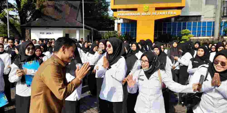 Walikota Banjarmasin HM Yamin saat menyapa para guru di Banjarmasin. (foto : shn/seputaran)
