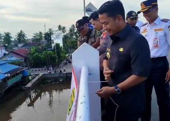 Walikota Beri Teguran Bermain Layang-Layang di Atas Jembatan Patih Masih