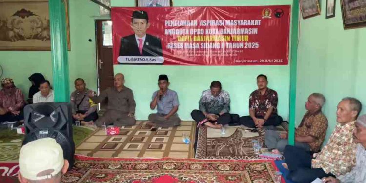 Tugiatno, Anggota DPRD Banjarmasin saat reses. (foto : sna/seputaran)
